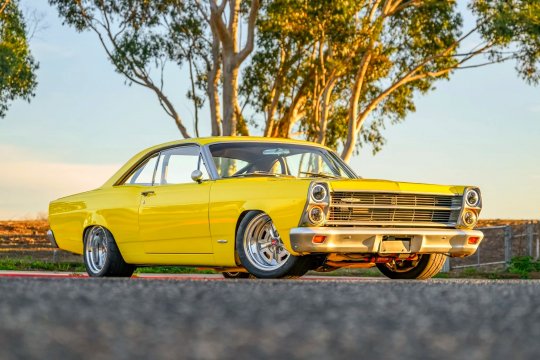 Ford Fairlane 500 Hardtop Restomod 392 V8 (1966)