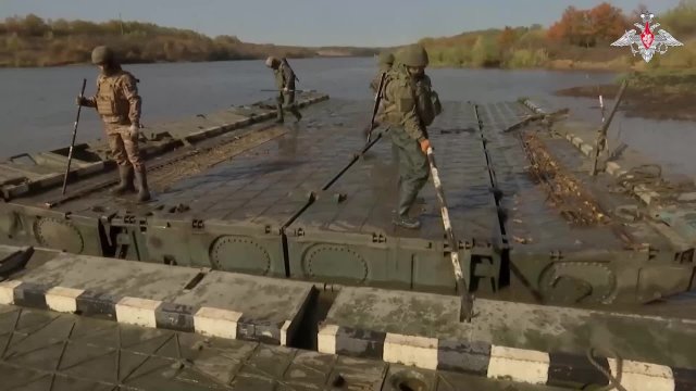 Тренировка понтонно мостового подразделения группировки войс