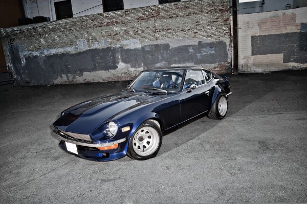 Datsun-240-z-blue-nissan