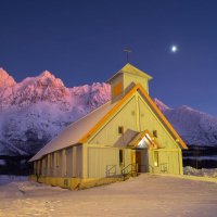 Lakselvbukt-norvegiia-norway-tserkov-tromso-kommune-troms-fy