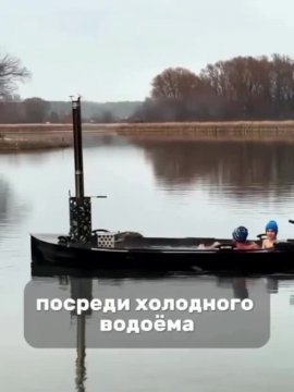 Мужчина бороздит по Казанке на необычной лодке Лодка вмещае