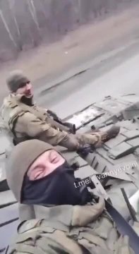 Российские бойцы угнали украинский танк и попали на видео Р