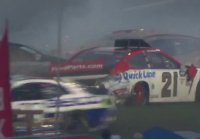 Массовая авария 20 автомобилей во время гонки NASCAR