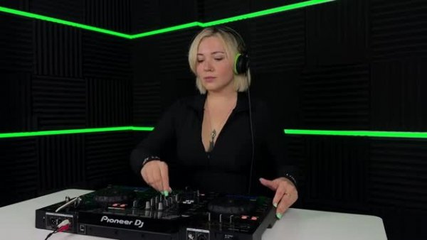 Deva_Vicci_Melodic_Techno_Live_DJ_Set.mp4