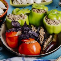 Azerbaijani-dolma-tomato-green-bell-pepp