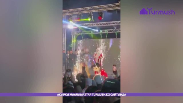 В городе Кара-Балта зажгли главную новогоднюю елку