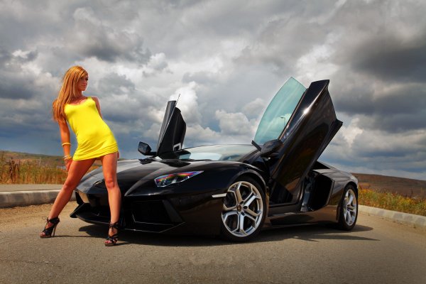 Aventador-girl-black