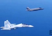 Vstrecha istrebiteley Su-30 i F-35 nad Baltiyskim m