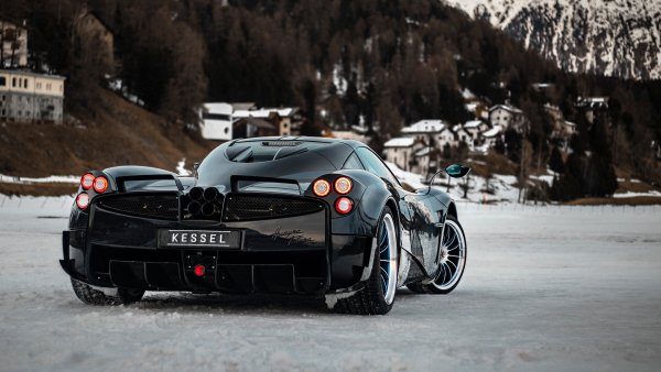 Pagani-huayra-futura-pagani-supercar-wallpaper