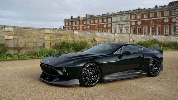 Aston-martin-victor-2020-sboku-kupe-v12