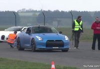 Bugatti Veyron 16.4 Grand Sport vs Nissan R35