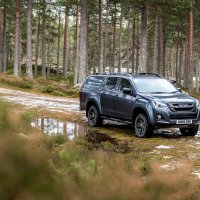 Isuzu-d-max-huntsman-uk-version-2018-luzha-rastitelnost-les