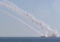 Групповой пуск крылатых ракет Калибр подлодк