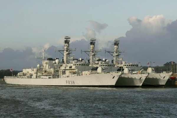 Viter59 F238 HMS Northumberland F239 Richmond F236 Montrose