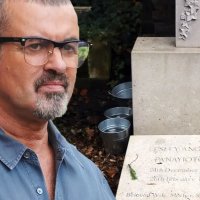 George-michael-gravestone-neglected-tragic-insult-death-pp