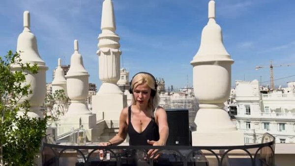 VONDA7_Rooftop_Valencia_House_Techno_Indie_Progressive.mp4