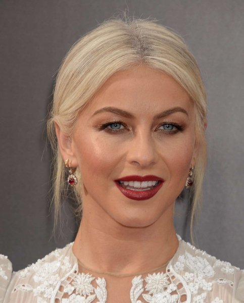 Julianne-Hough -Creative-Arts-Emmy-Awards-2016--27