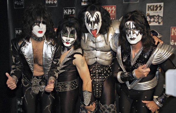 Kiss - God Gave Rock N Roll To You