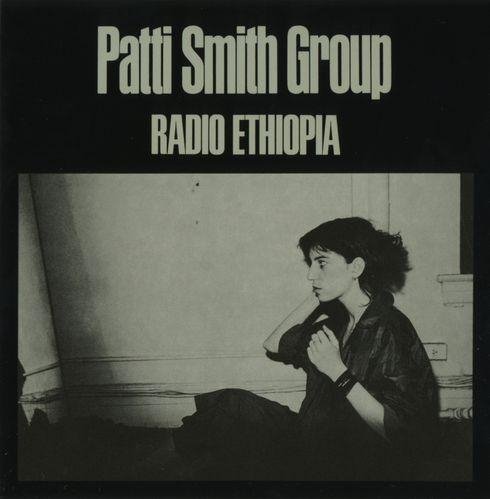 Patti Smith - Pissing In A River