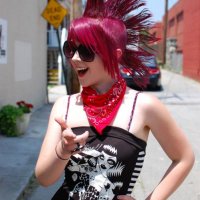 9b554a088caa0e30aed394cf85a3eebd--girl-mohawk-punk-mohawk