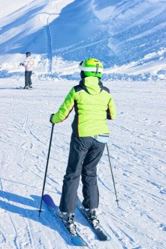 Woman-skier-skiing-hintertux-glacier-tyrol-mayrhofen-austria