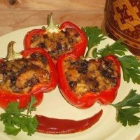 ПЕРЦЫ, ФАРШИРОВАННЫЕ КУРИЦЕЙ И ГРИБАМИ