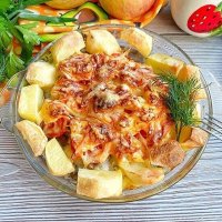 Свинина с ананасами и картофелем в духовке