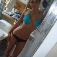 cute-girl-in-bikini-selfshot