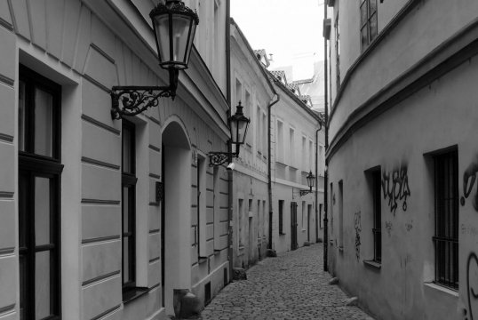 Narrow-street-1024x685