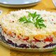 Салат с копченой курицей и фасолью